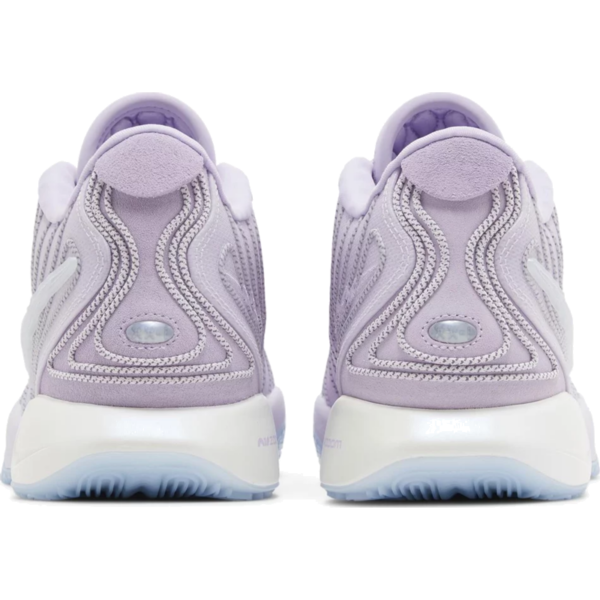 Nike LeBron 21 Easter