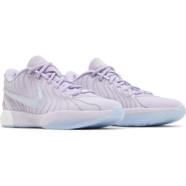 Nike LeBron 21 Easter